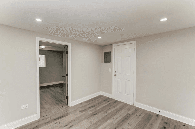Chicago House: 9319 S Clyde Ave