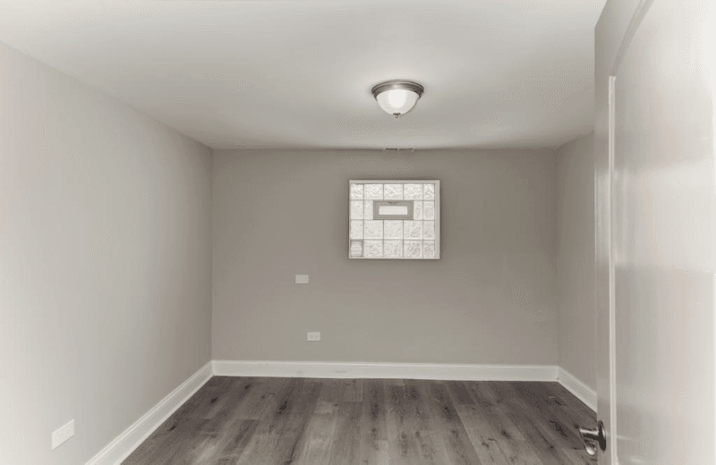 Chicago House: 9319 S Clyde Ave