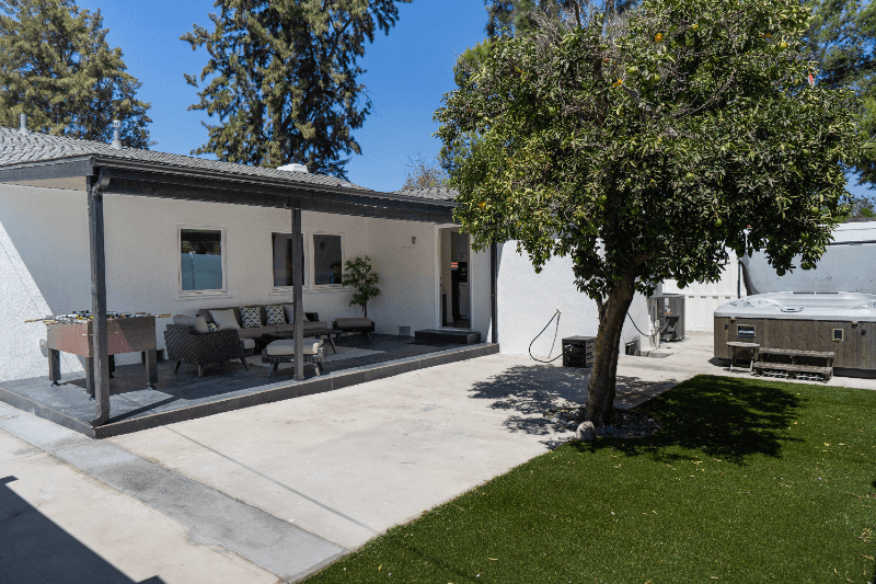 NORTH HOLLYWOOD House: 6156 MORELLA AVE