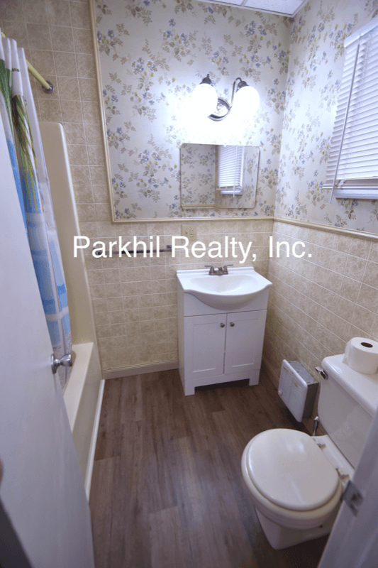 Pen Argyl House: 211 E Pennsylvania Ave