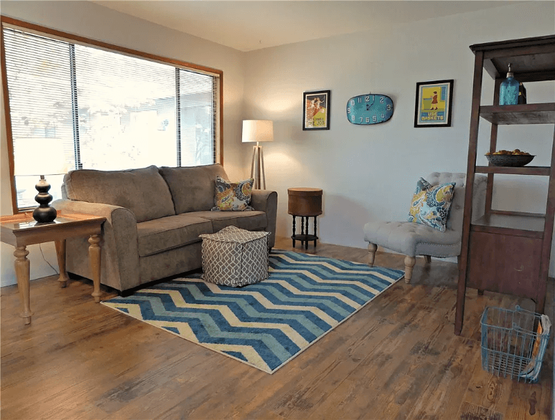Lynden House: 101. S. 9th St.