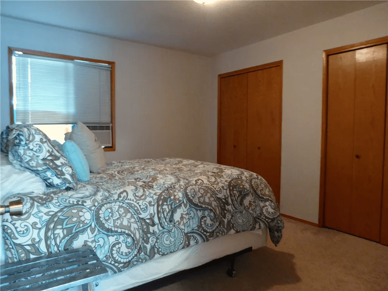 Lynden House: 101. S. 9th St.