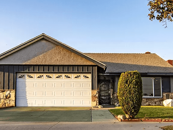 Los Angeles House: 133 E 140th St