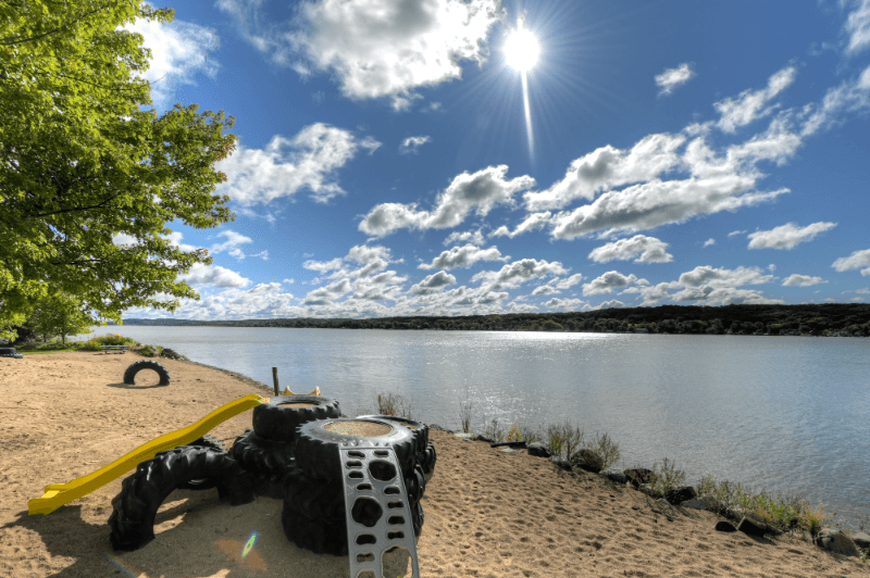 Lake Geneva House: N3392 Club House Dr