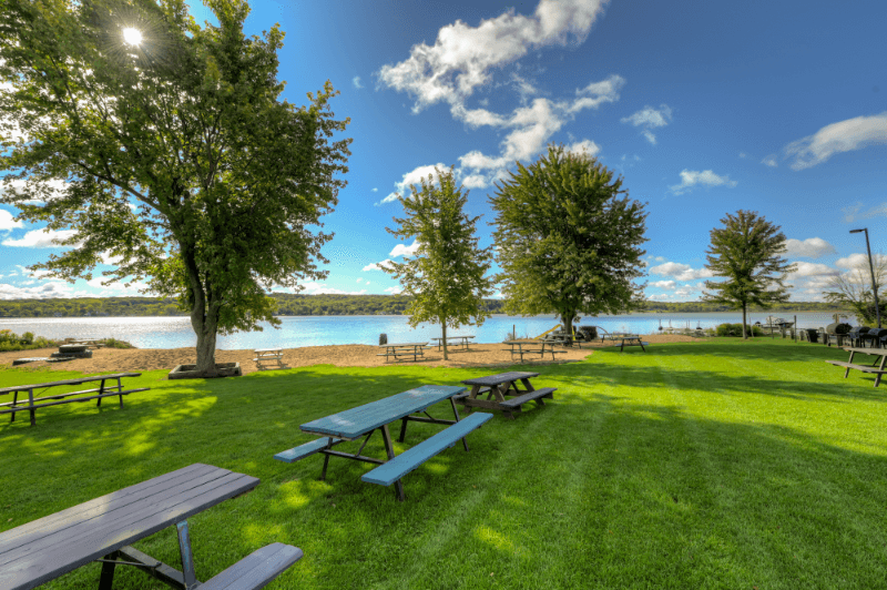 Lake Geneva House: N3392 Club House Dr