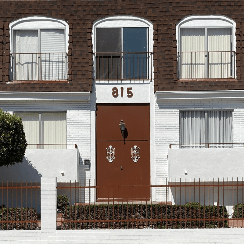 Los Angeles Apartment: 815 Crenshaw Blvd