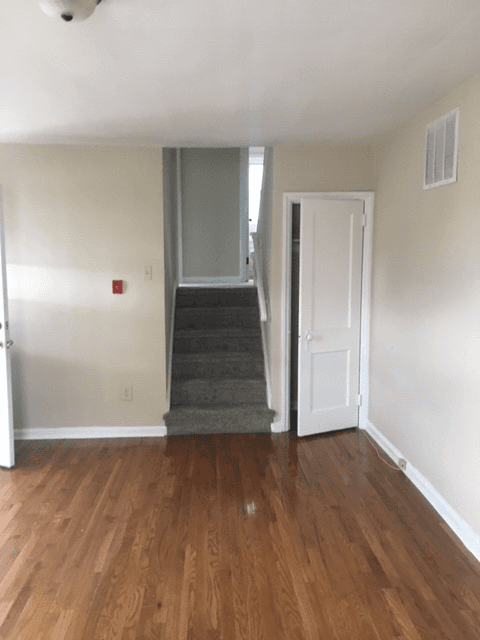 Abington House: 1205 Easton Rd