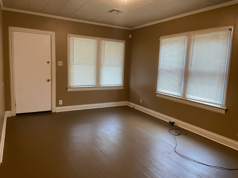 Lafayette House: 120 W Foch St