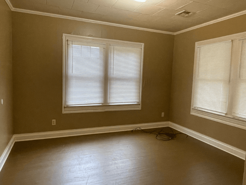 Lafayette House: 120 W Foch St