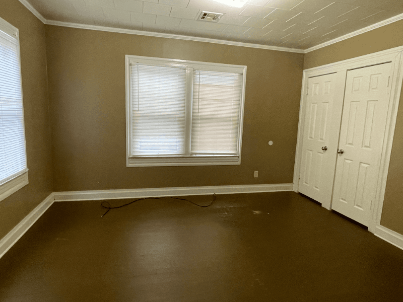 Lafayette House: 120 W Foch St