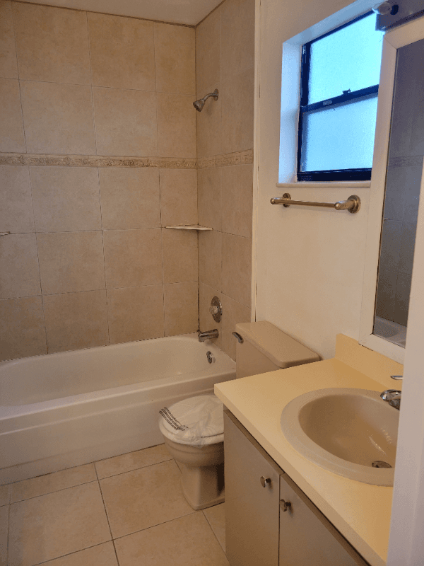 West Palm Beach Apartment: 849 W Dolphin Ridge Rd