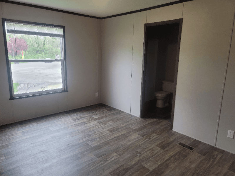 Weston House: 13590 Center St