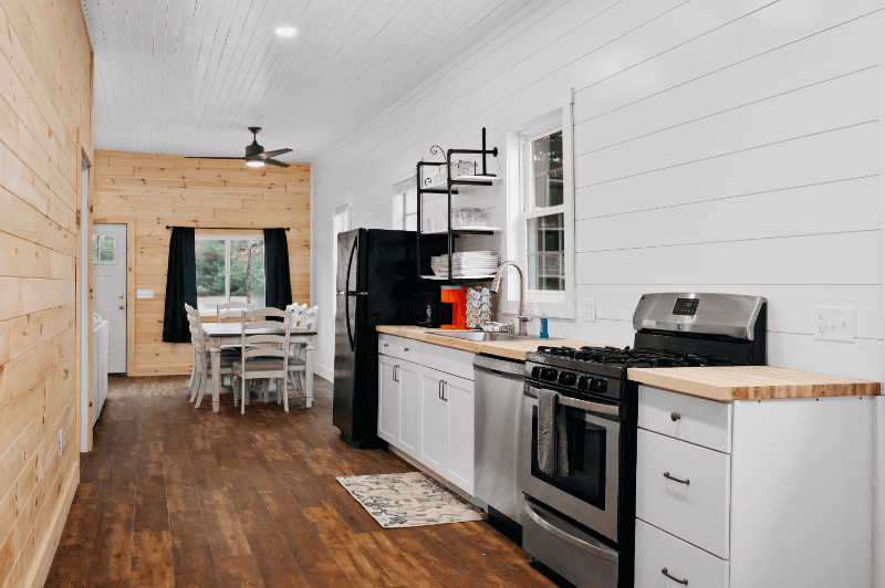Kewadin Apartment: 2592 US 31 N