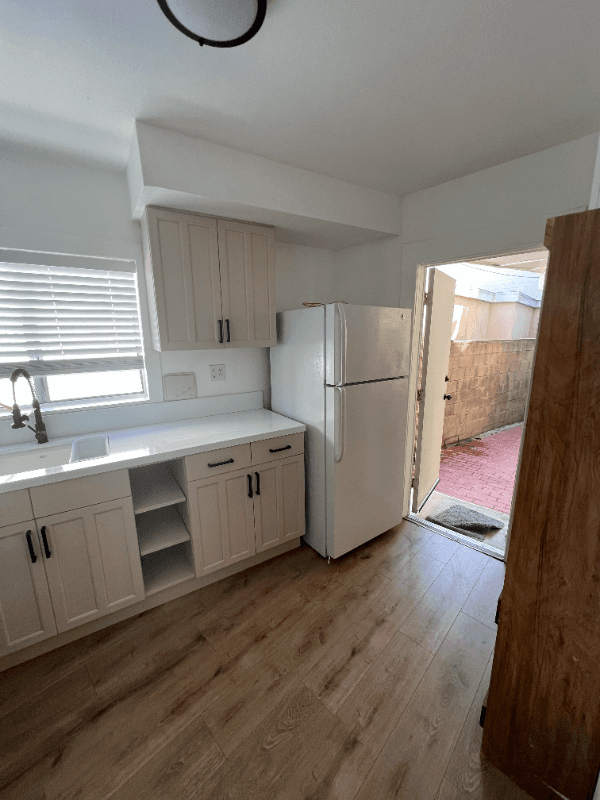 Redondo Beach Apartment: 310 Ruby St