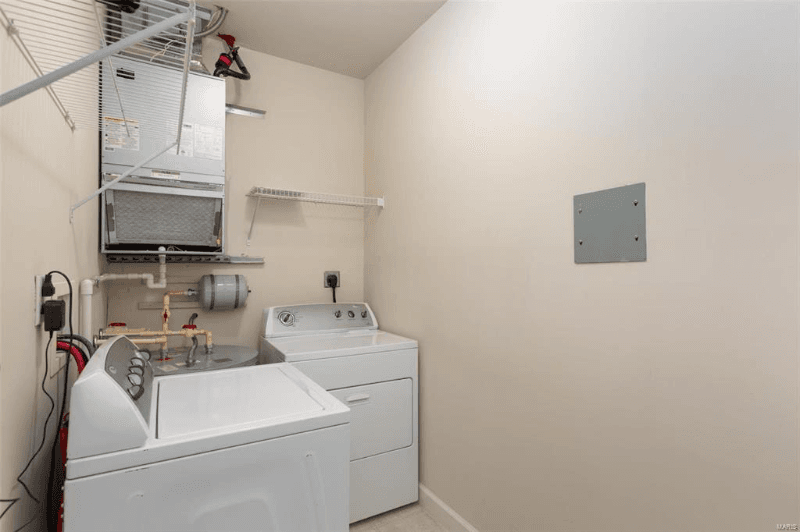 Valley Park Condo: 885 Forest Ave