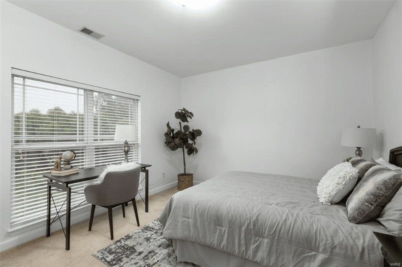 Valley Park Condo: 885 Forest Ave