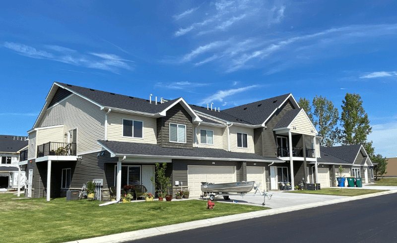 Cambridge Townhome: 2200 4th Ln SE, Cambridge MN