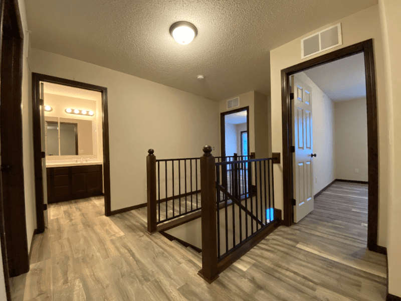 Cambridge Townhome: 2200 4th Ln SE, Cambridge MN