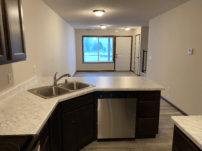 Cambridge Townhome: 2200 4th Ln SE, Cambridge MN