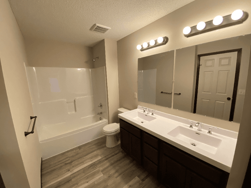 Cambridge Townhome: 2200 4th Ln SE, Cambridge MN