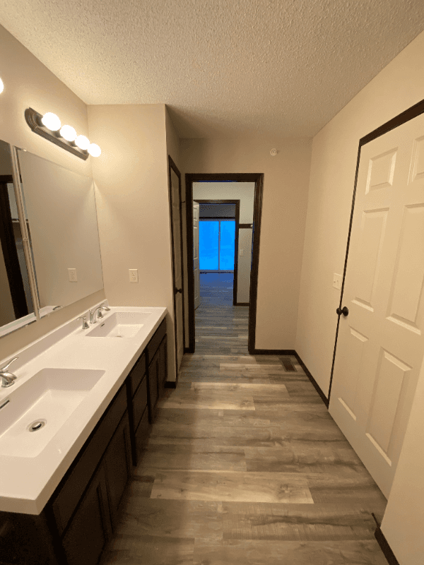 Cambridge Townhome: 2200 4th Ln SE, Cambridge MN