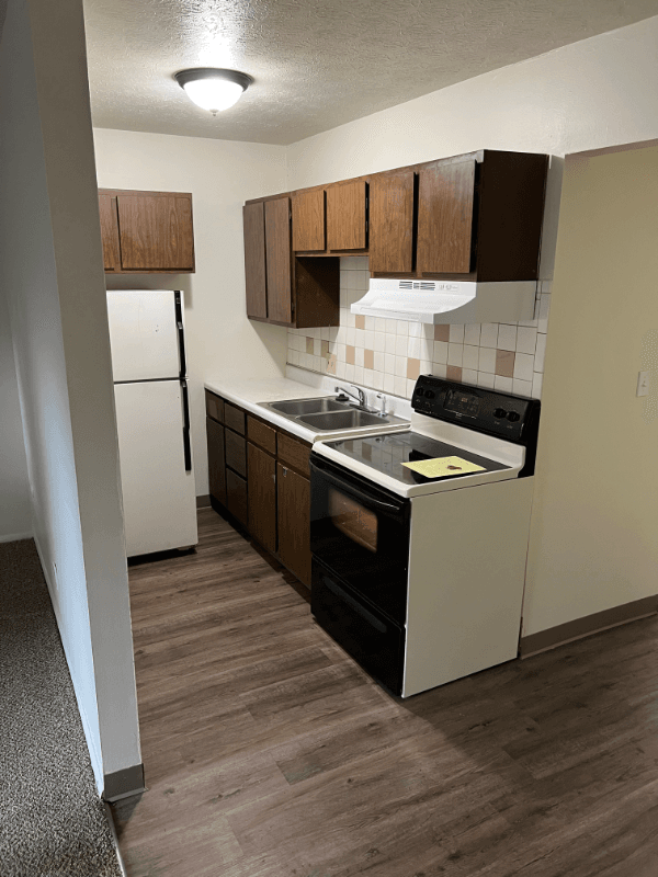 Akron Apartment: 250 Teddy Ave