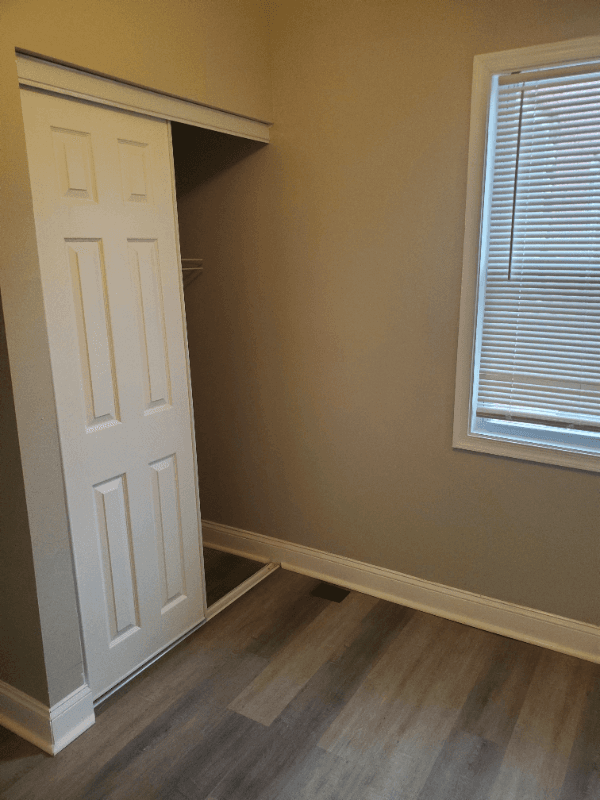 Brooklyn House: 17 W Talbott st