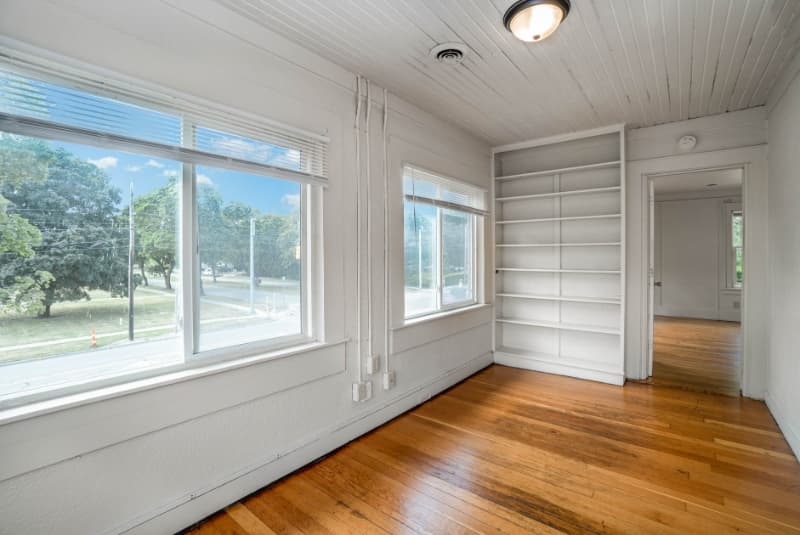 Mount Pleasant Multiplex: 715 S Kinney Ave