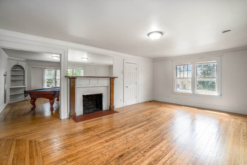 Mount Pleasant Multiplex: 715 S Kinney Ave