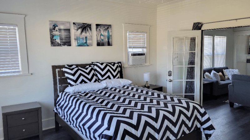 Los Angeles Apartment: 3536 1/2 W 60th St.