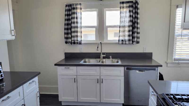 Los Angeles Apartment: 3536 1/2 W 60th St.