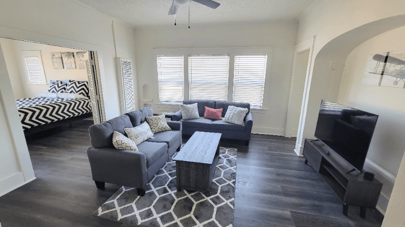 Los Angeles Apartment: 3536 1/2 W 60th St.