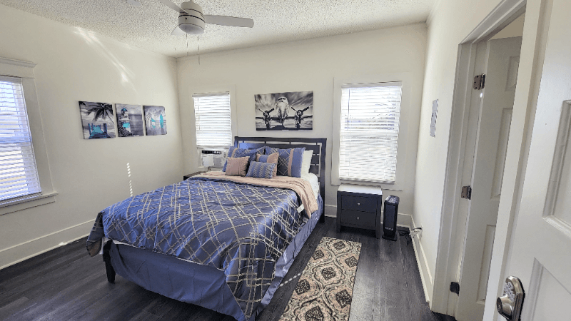 Los Angeles Apartment: 3536 1/2 W 60th St.