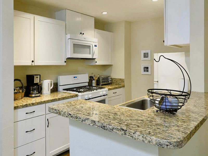 San Diego Apartment: 1605 Hotel Circle South