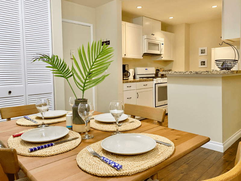 San Diego Apartment: 1605 Hotel Circle South