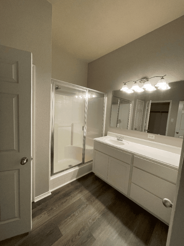 Roanoke House: 3817 denridge ln