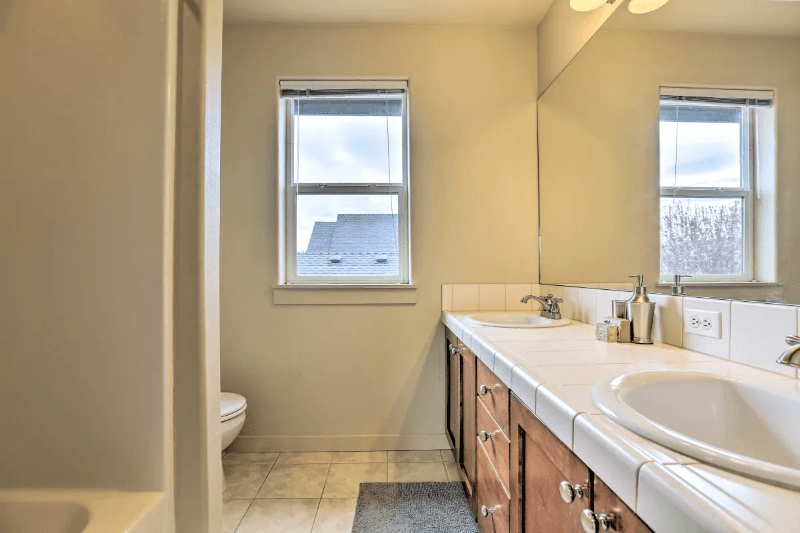 Bend House: 871 NE LOCKSLEY DR