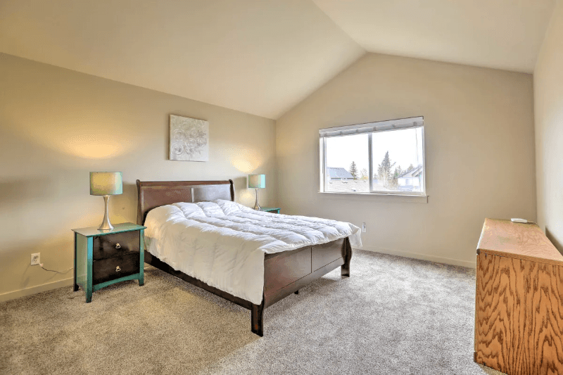 Bend House: 871 NE LOCKSLEY DR