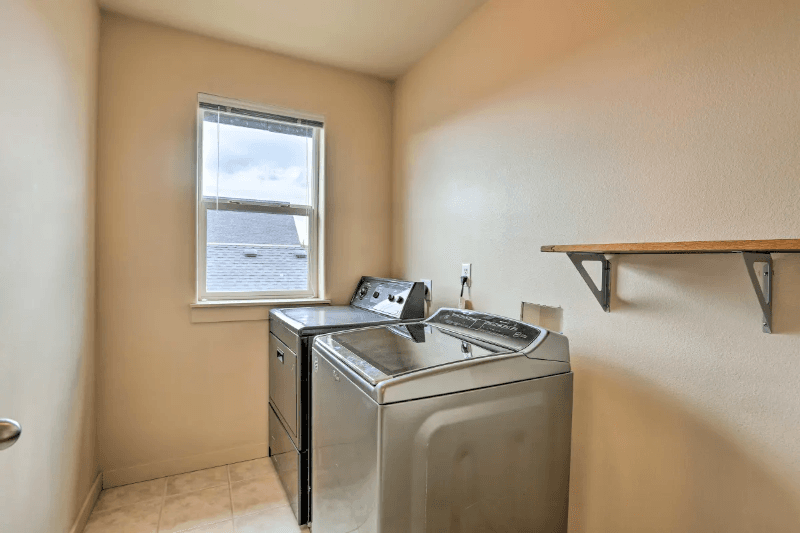Bend House: 871 NE LOCKSLEY DR