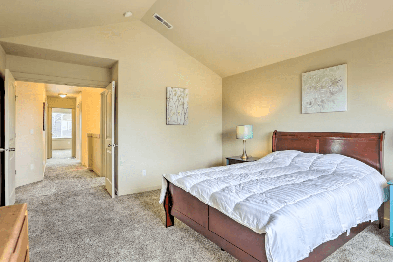 Bend House: 871 NE LOCKSLEY DR