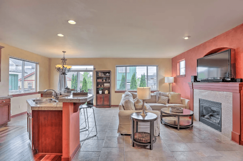 Bend House: 871 NE LOCKSLEY DR