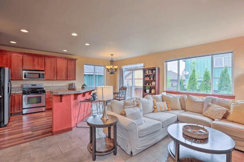 Bend House: 871 NE LOCKSLEY DR