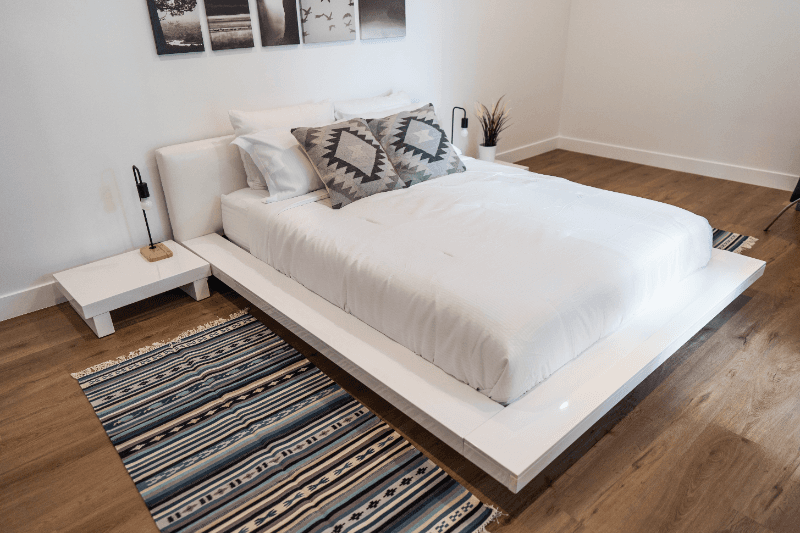 North Hollywood Apartment: 11249 Huston St