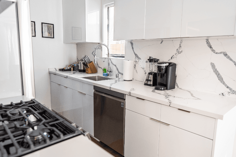 North Hollywood Apartment: 11249 Huston St