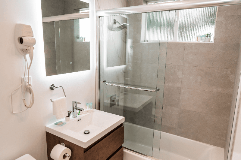 North Hollywood Apartment: 11249 Huston St
