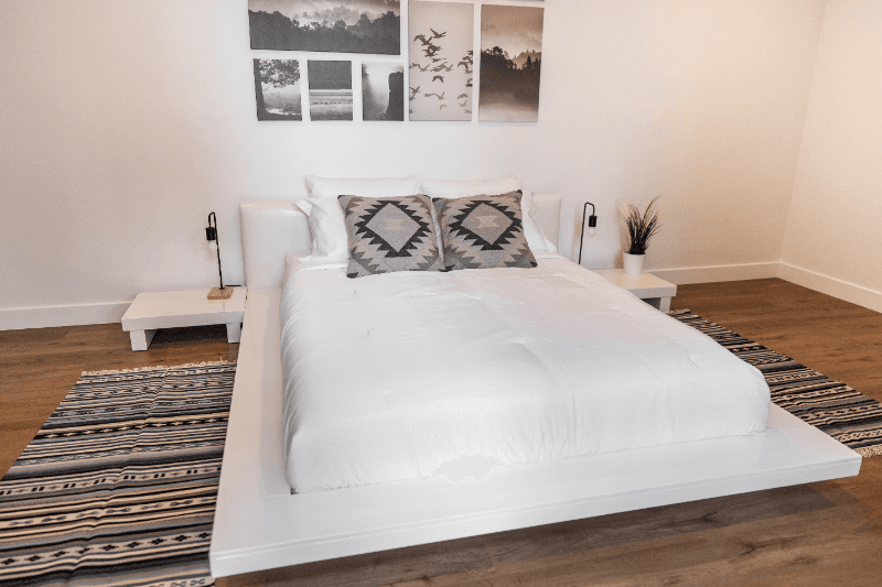 North Hollywood Apartment: 11249 Huston St