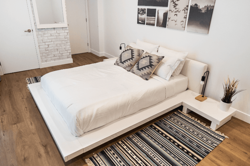 North Hollywood Apartment: 11249 Huston St