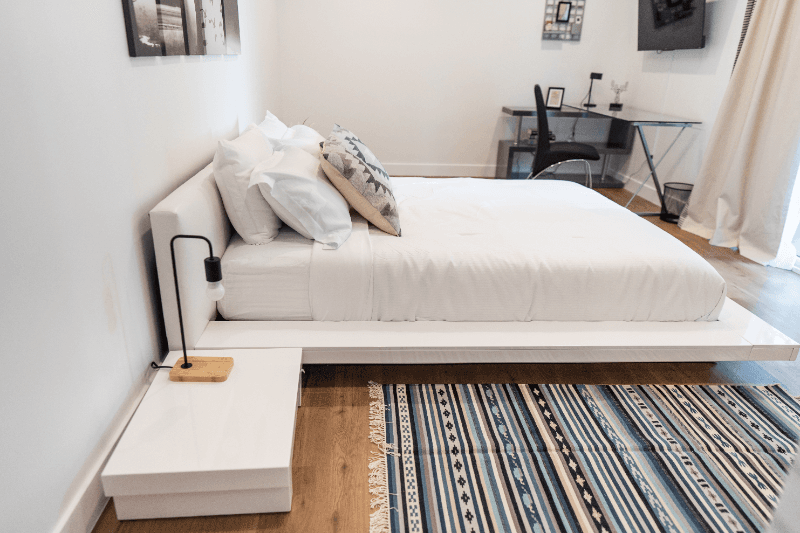North Hollywood Apartment: 11249 Huston St