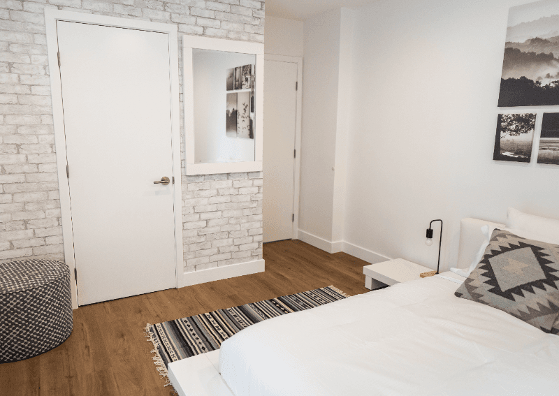 North Hollywood Apartment: 11249 Huston St