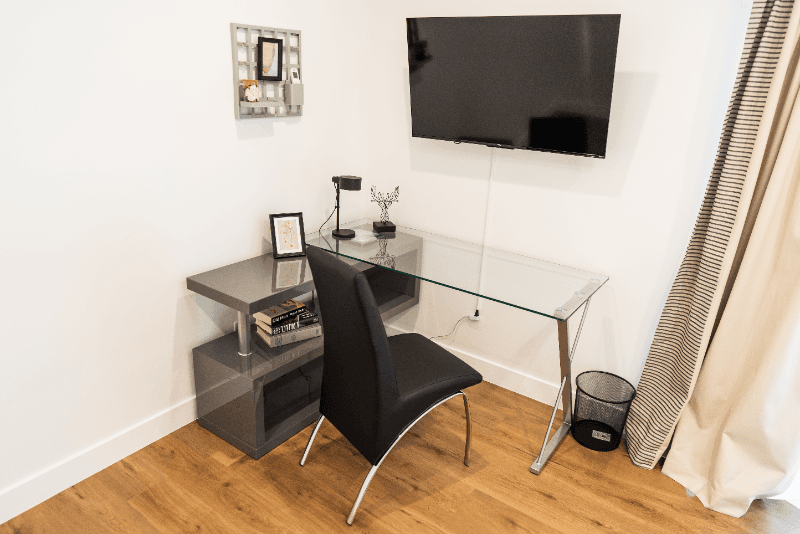 North Hollywood Apartment: 11249 Huston St